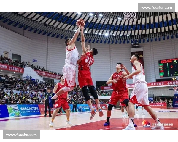 黄健翔坐镇江苏超会玩直击 “南哥之争”!南通 VS 宿迁巅峰对决点燃战火